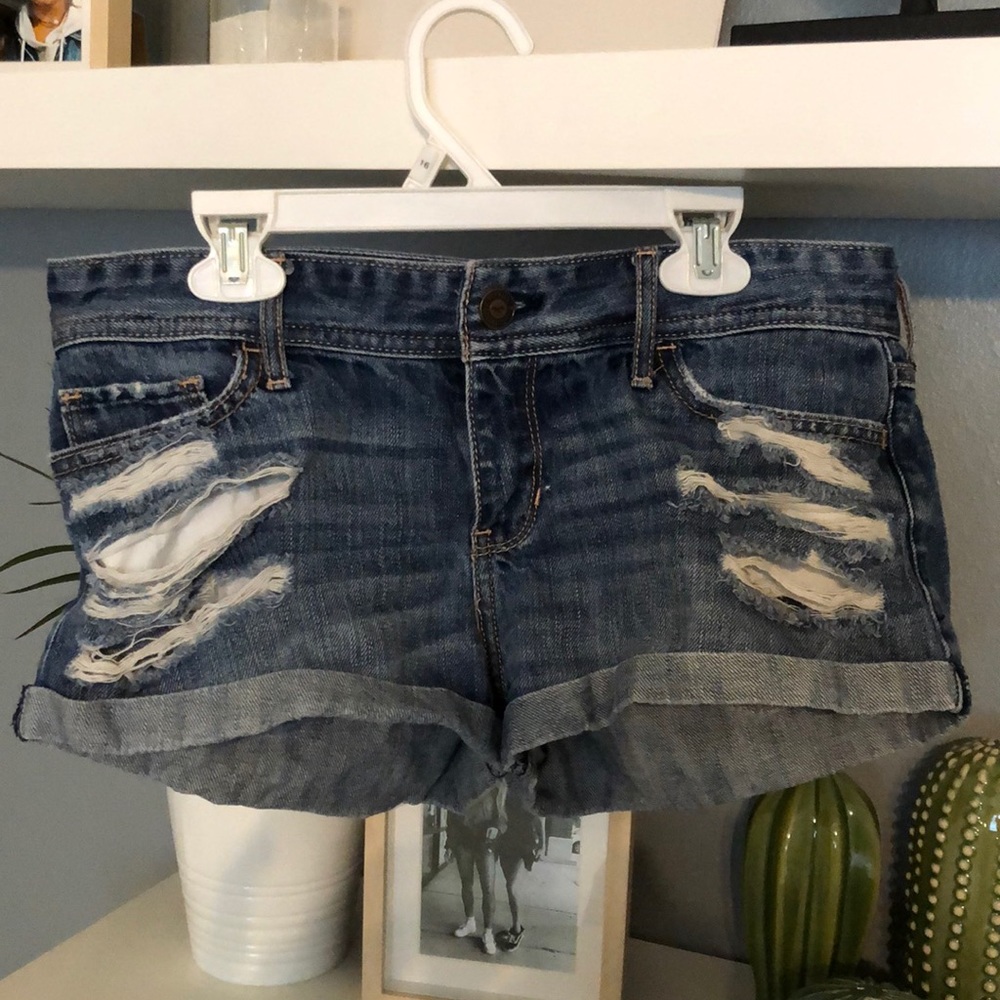 Hollister distressed jean shorts sz 5